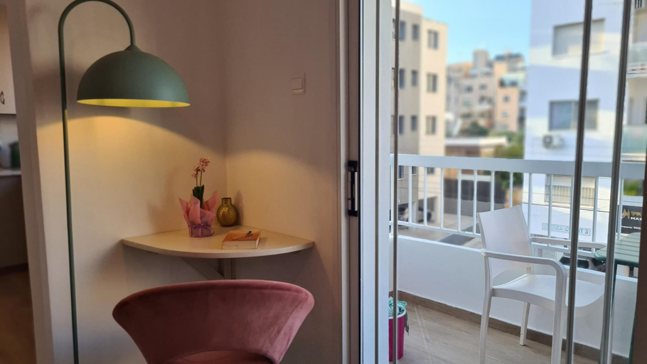 Room 3, 83 Lim3 - Stay Sunlit Apartment