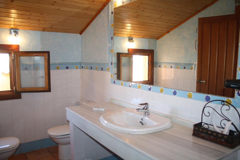 Bathroom 2, Abadia Hotel, Granada
