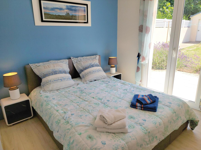Bedroom 3, Holiday Home in Plouhinec by Audierne Bay, Finistère