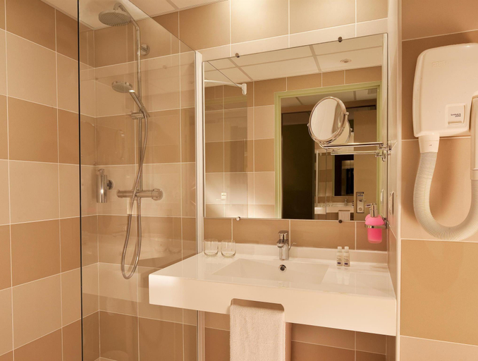 Bathroom, Ibis Styles Gueret, Creuse