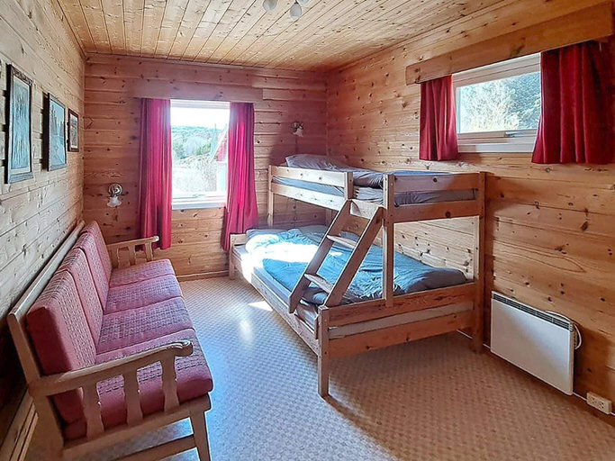 Bedroom 2, person holiday home in Kvenvaer, Hitra