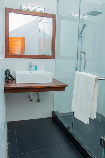 Bathroom 3, Marakolliya Beach Resort, Tangalle