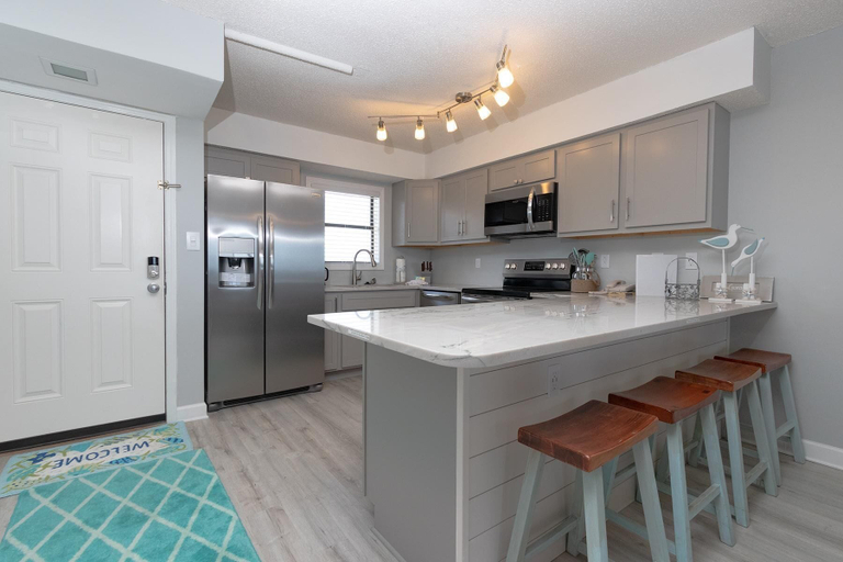 Others 5, Seaside Beach & Racquet 4708, Baldwin