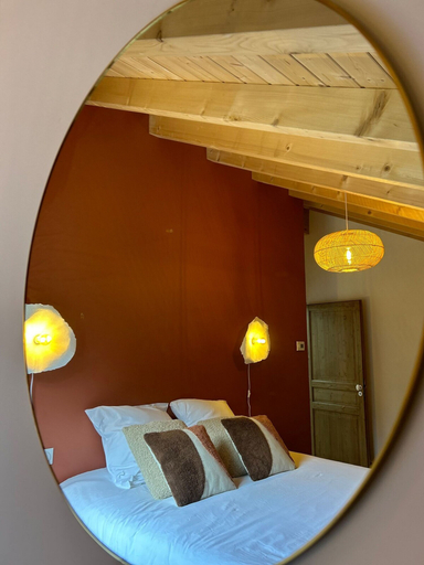 Room 5, G te Singulier et Authentique Dans Ancienne Ferme, Jura