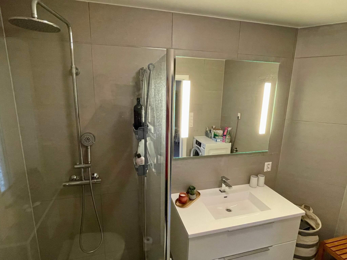 Bathroom 2, person holiday home in Bjoa-By Traum, Oelen
