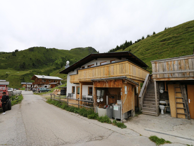 4, Chalet in Zillertal near Ski Slopes, Schwaz