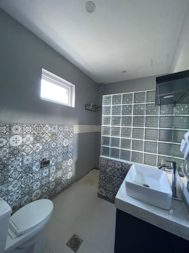 Bathroom 3, Bella Napoli Resort & Resto, Dauis