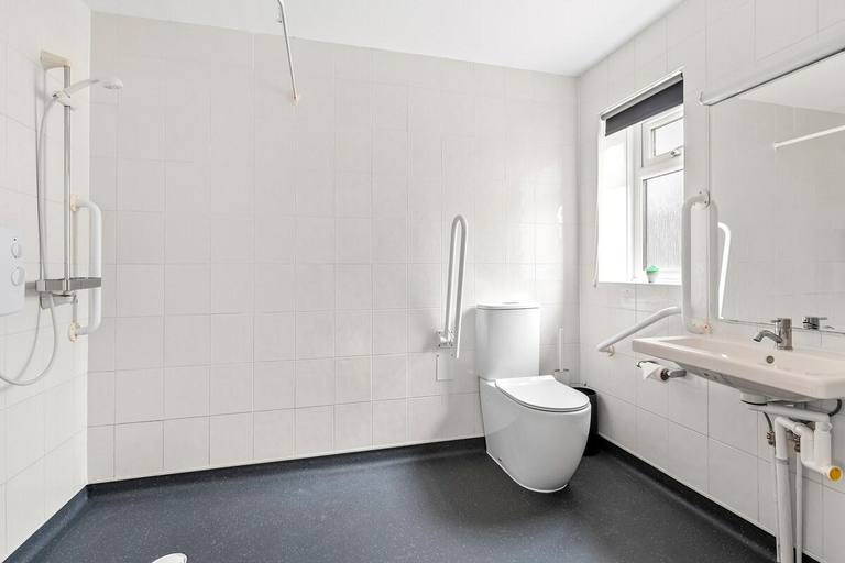 Bathroom 3, Number 6 - Lytton Tree Lodge, Reydon, Southwold, Suffolk