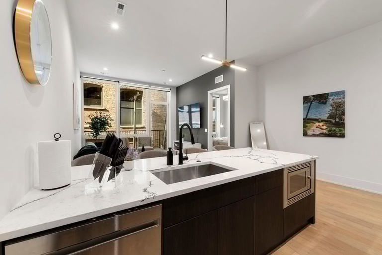Room 5, Chic 2BR 2BA Condo w Balcony - River North Chicago, Cook