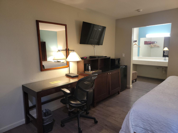 Bedroom 3, Mission Inn and Suites - Hayward, Alameda