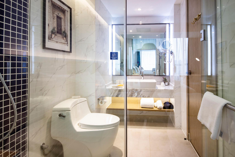 Bathroom 3, Kyriad Marvelous Hotel Kunming High-tech District Wuyue Plaza, Kunming