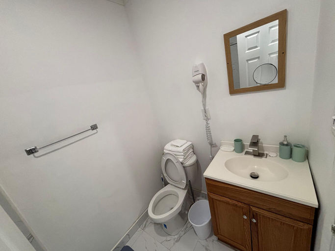 Bathroom 4, Sandelwood Studios