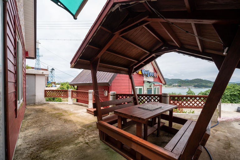 Others 4, Yeosu baekya bambada pension, Yeosu