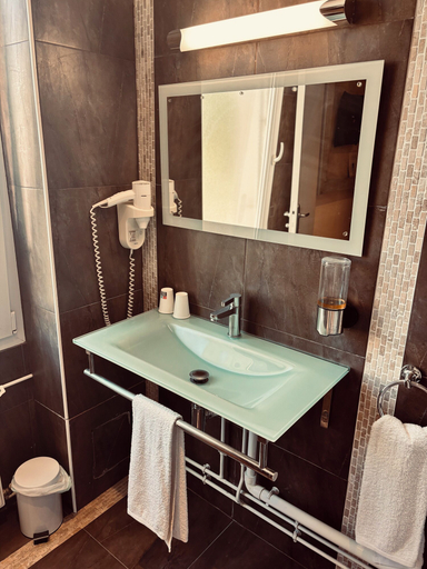 Bathroom 4, Hôtel Saint Martin, Loiret