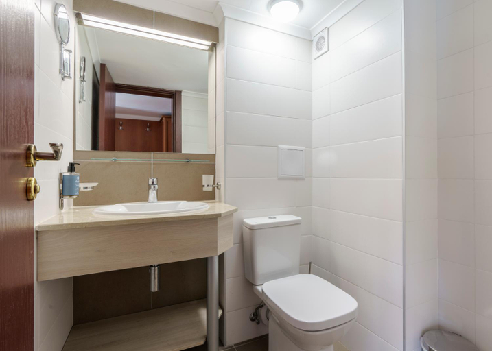 Bathroom 2, AluaSun Helios Beach, Nesebar