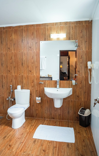 Bathroom 4, The Golden Legacy Hotel, Nuwara Eliya