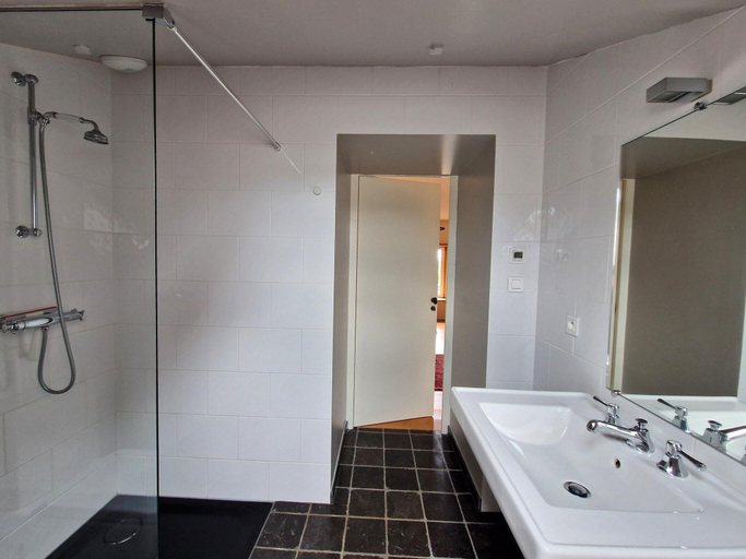 Bathroom 3, Estate in Landeleau near Aulne River, Finistère