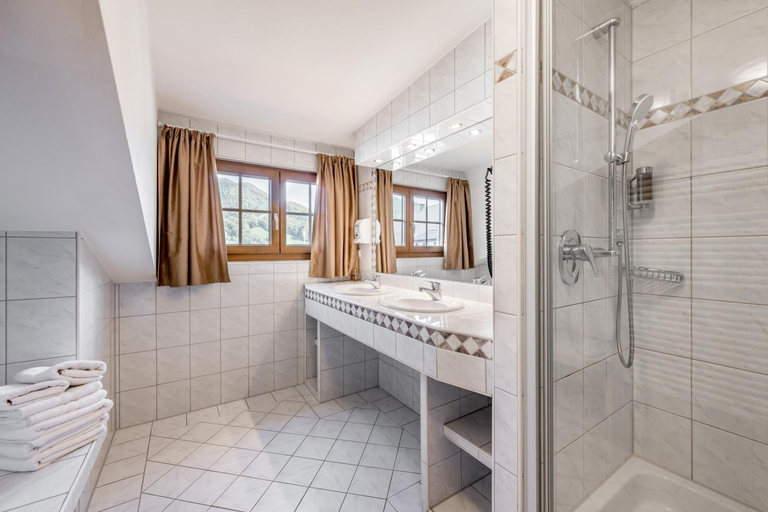 Bathroom 5, Ruhpoldinger Hof, Traunstein