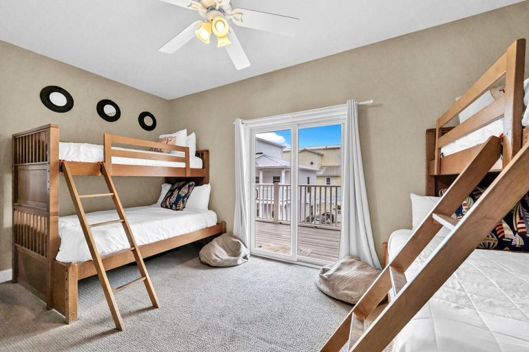 Bedroom 3, Grouper Therapy, Walton