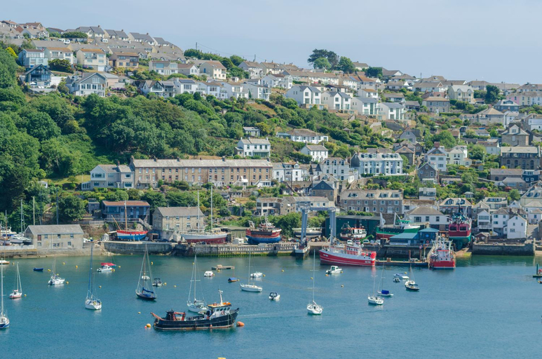Food & Drinks, Victorian schoolhouse with hot tub & harbour views, Cornwall