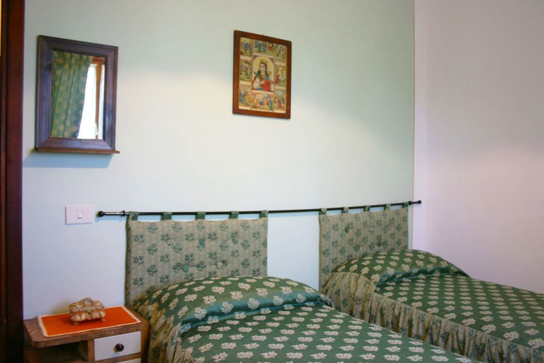 Room 5, Wonderful Private Villa With Private Pool, TV, Pets Allowed and Parking, Close to Montepulciano, Siena