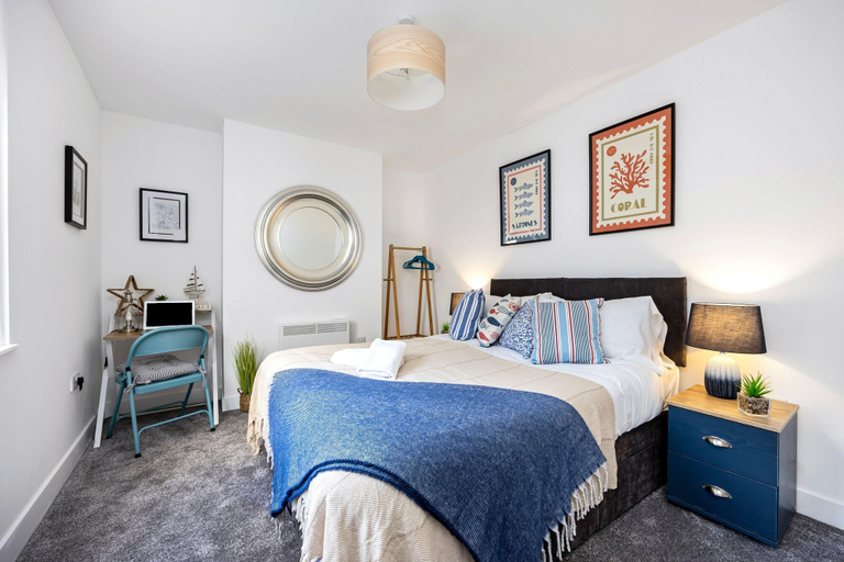 Bedroom 2, Queens Mile 1 With Free Parking By My Getaways, Brighton and Hove