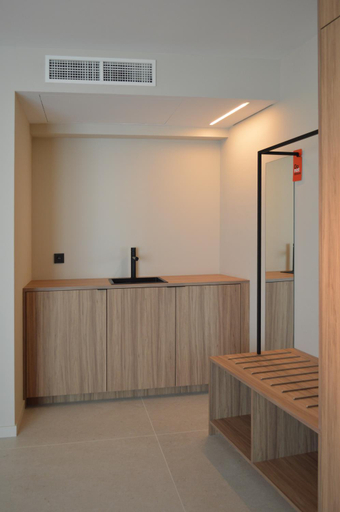 Others 5, Hotel de Zalm, Antwerpen