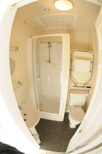 Bathroom 2, Victoria Inn, Cornwall