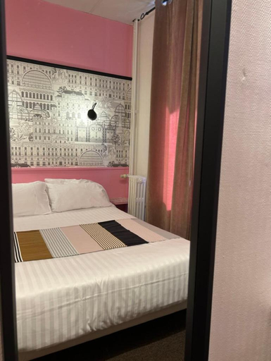 Bedroom 2, Hotel de la Croix-Rousse, Rhône