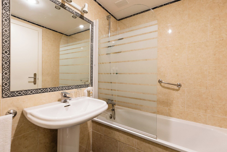 Bathroom 5, Colectia Hotel Santa Lucia, Sevilla