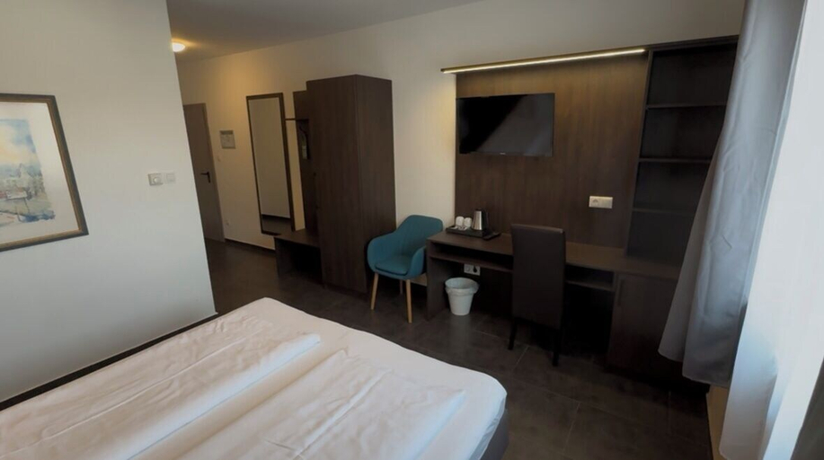 Bedroom 2, Hotel Ayhan, Region Hannover