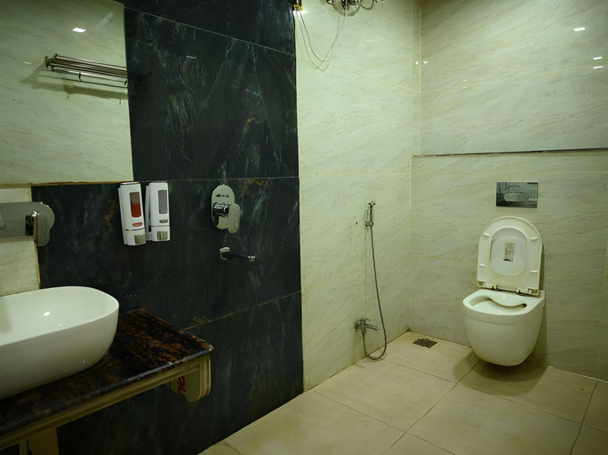 Bathroom 5, Kings Inn Hotel , Ranchi