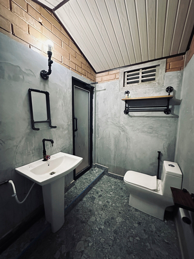 Bathroom, waasala transithotel, Wattala