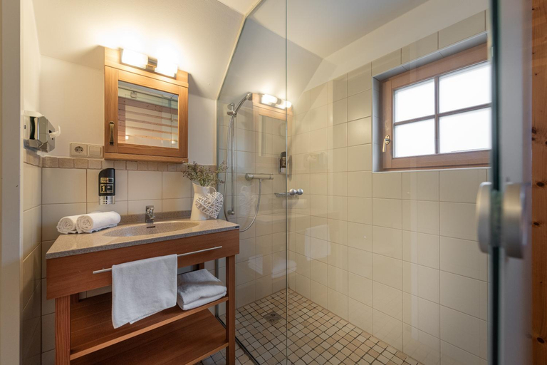 Bathroom 3, AlpenParks Hagan Lodge Altaussee, Liezen