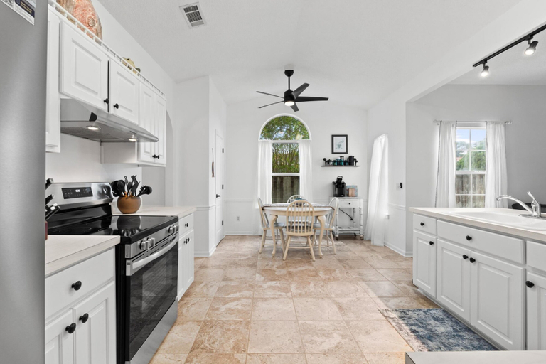 Private kitchen 4, Beach House - Baby Blue Heron by PHG, Bay