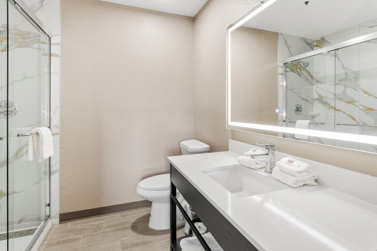 Bathroom 4, Studio 6 Tempe, AZ – Elliot Road, Maricopa
