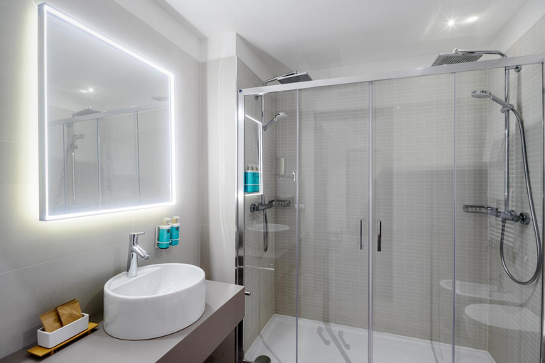 Bathroom 5, Novotel Parma Centro, Parma