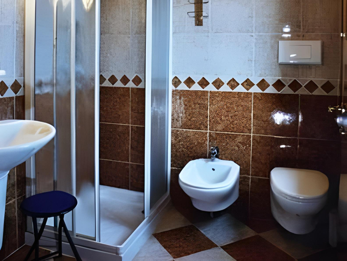 Bathroom 2, Due Colonne, Verona