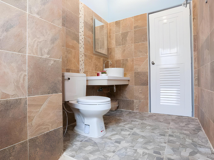 Bathroom 4, Seafar Resort, K. Ko Kut