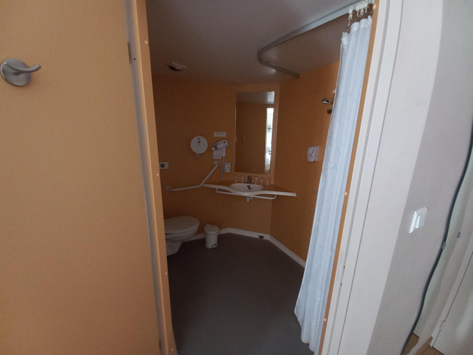 Bathroom 4, La Metairie Hotel, Tarn