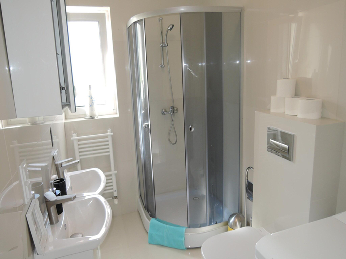 Bathroom 4, Holidayhome Albatros in Nowe Warpno for 10 persons, Police