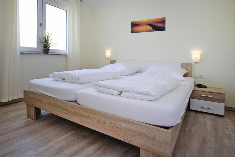 Bedroom 2, Reihenhaus in Plau am See mit Terrasse und Balkon, Ludwigslust-Parchim