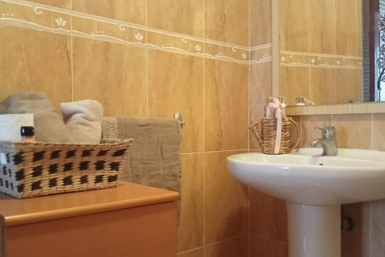 Bathroom 2, 2 Bed Island Retreat-sleeps 4-5 Min Walk To Beach, Santa Cruz de Tenerife