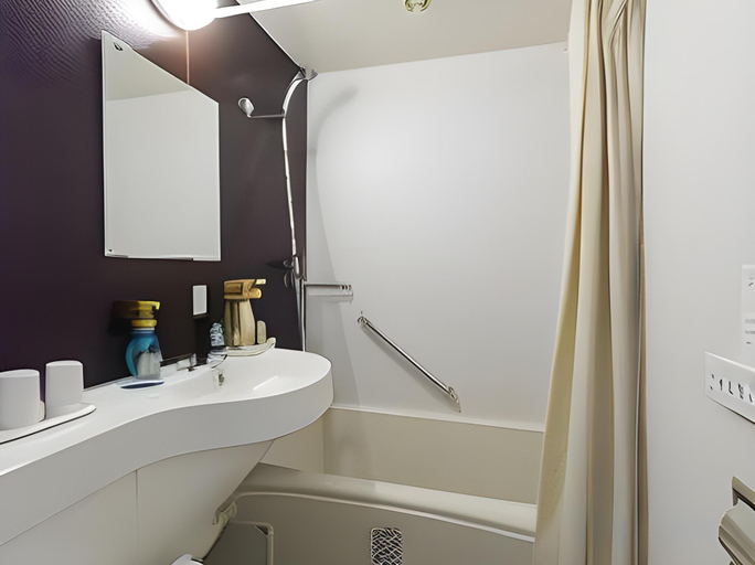 Bathroom 5, Hotel Shin Osaka, Osaka