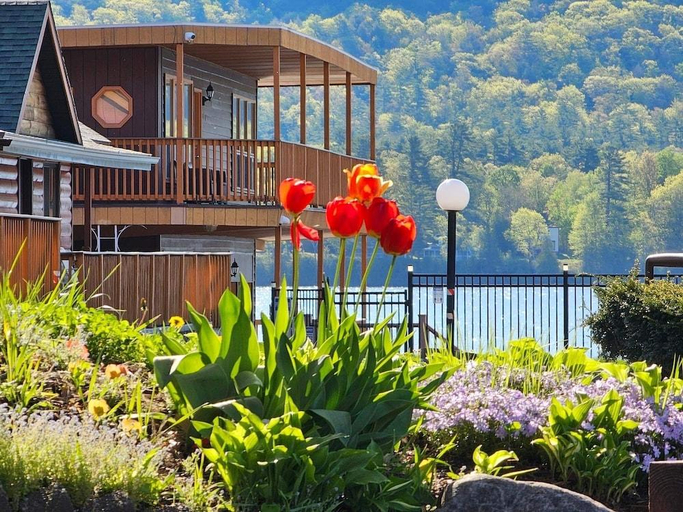 Exterior & Views