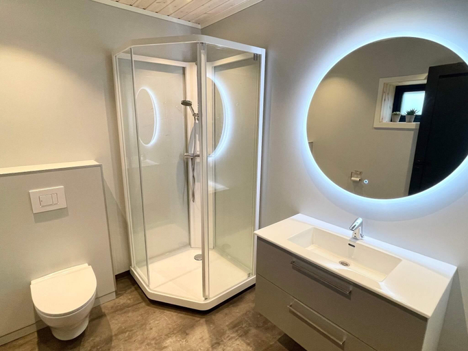 Bathroom 4, person holiday home in Huglo-By Traum, Stord