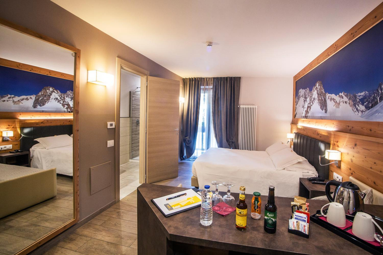 Bedroom 2, Dada Mountain Hotel, Aosta