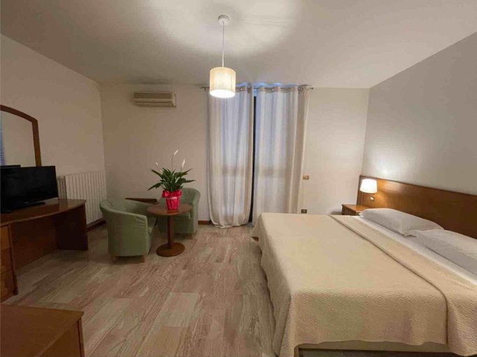 Bedroom 5, HOTEL CLEMENTI, Pavia