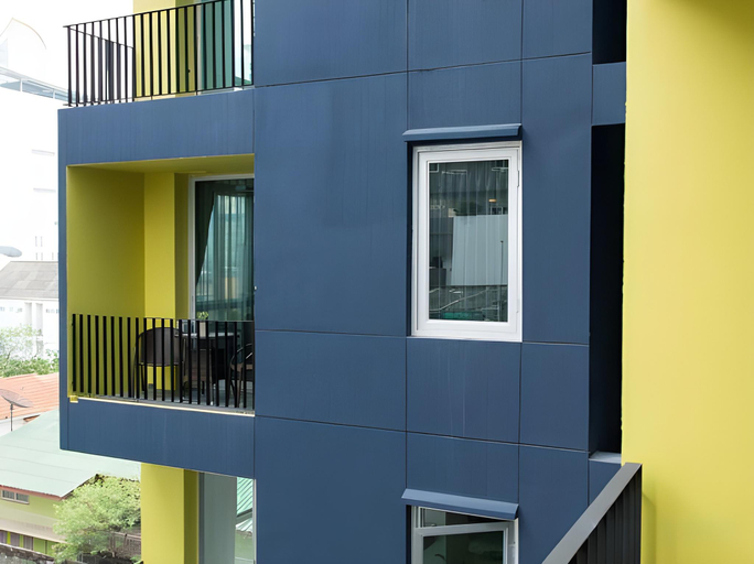 Exterior 8