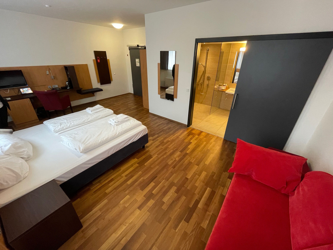 Bedroom 3, Eden Hotel Früh am Dom, Köln